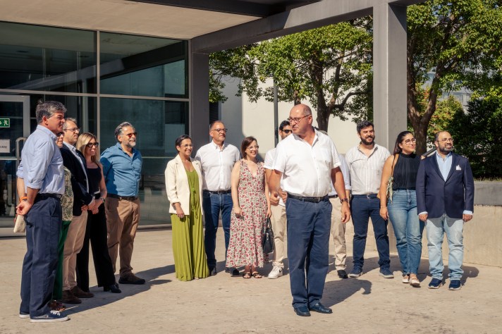 Hélder Sousa Silva, candidato do PSD à Câmara Municipal de Almada, com os candidatos às Juntas de Freguesia, à Câmara Municipal e Assembleia Municipal.